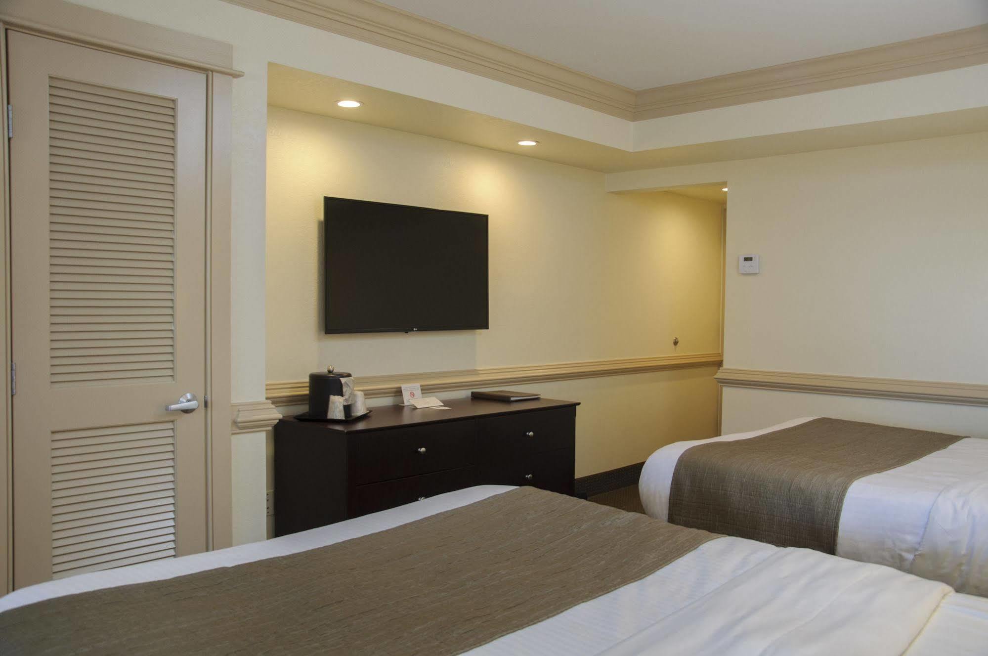 Shutters On The Banks Hotel คิลเดวิลฮิลส์ ภายนอก รูปภาพ